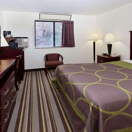 Super 8 By Wyndham Tuscaloosa Hotell Exteriör bild
