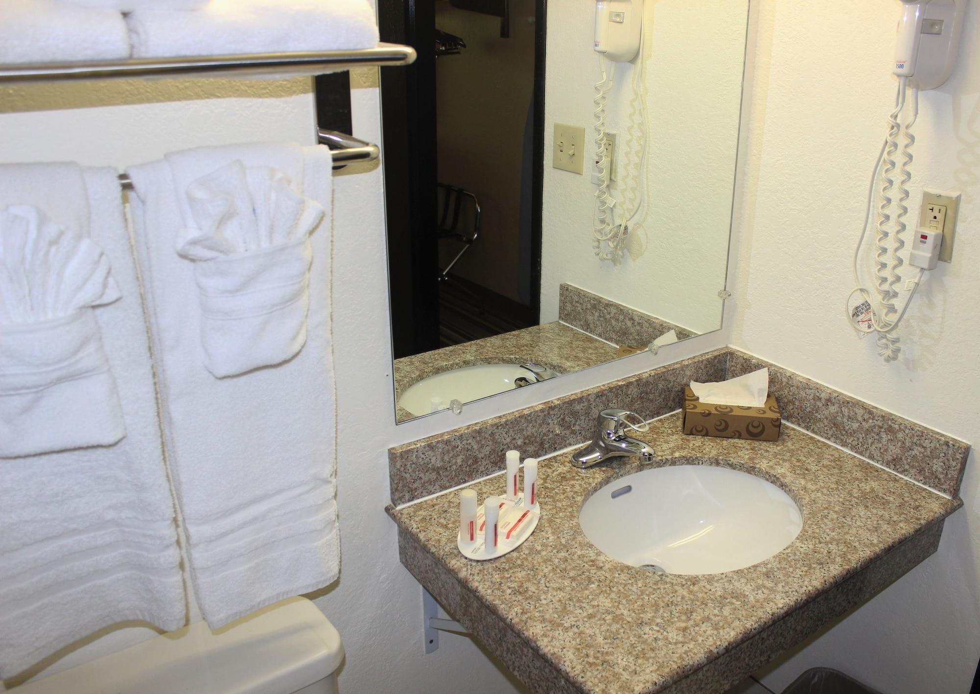 Super 8 By Wyndham Tuscaloosa Hotell Exteriör bild