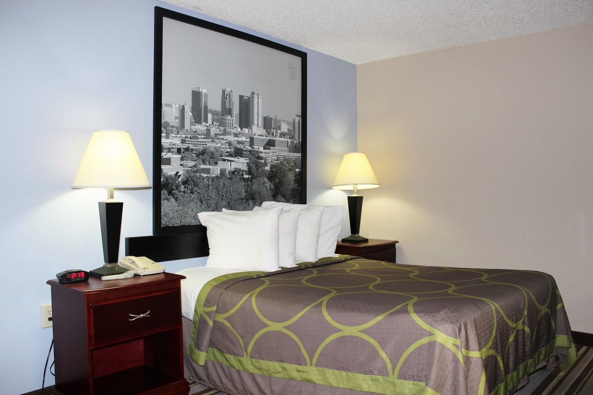 Super 8 By Wyndham Tuscaloosa Hotell Exteriör bild