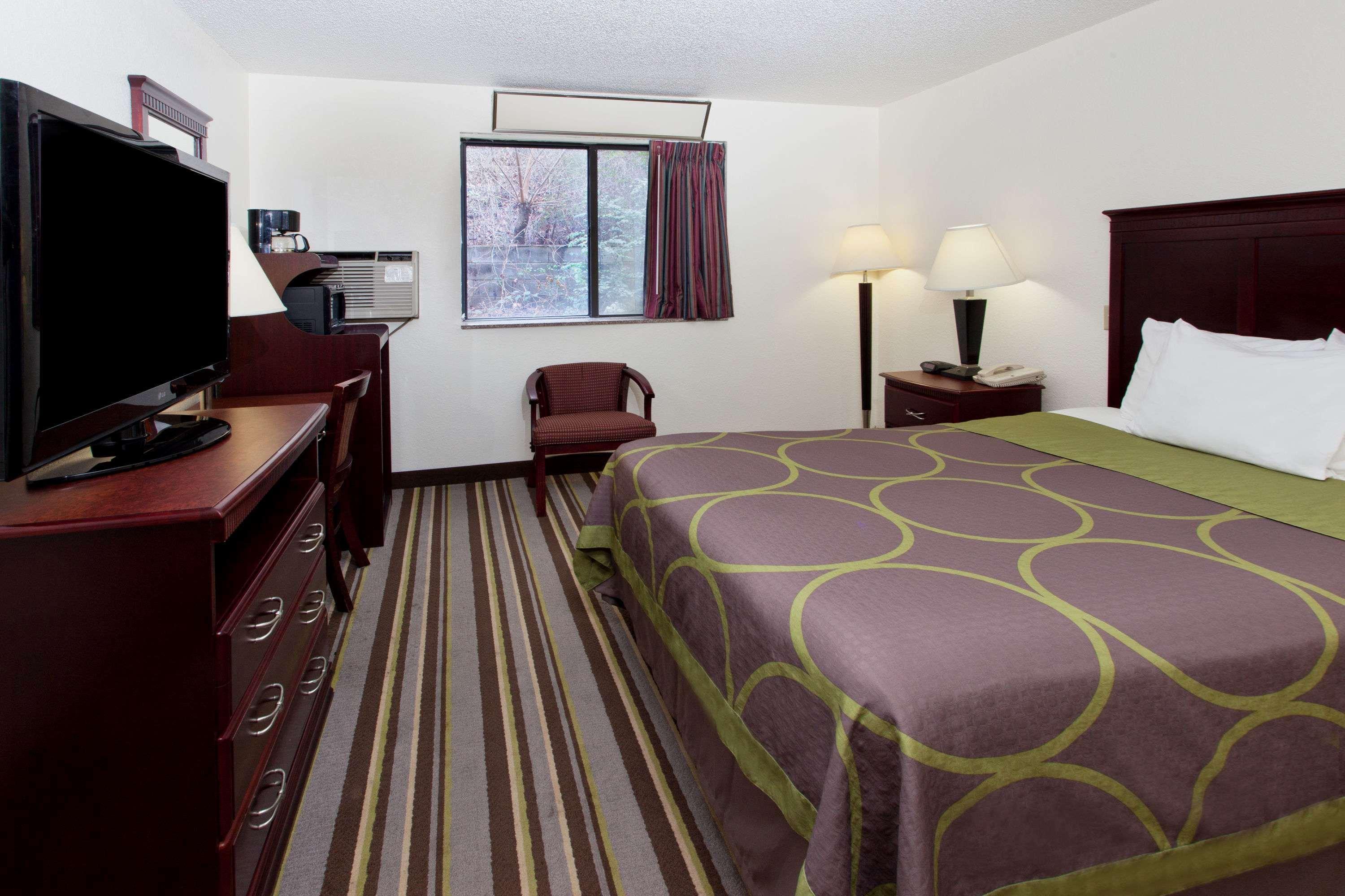 Super 8 By Wyndham Tuscaloosa Hotell Exteriör bild