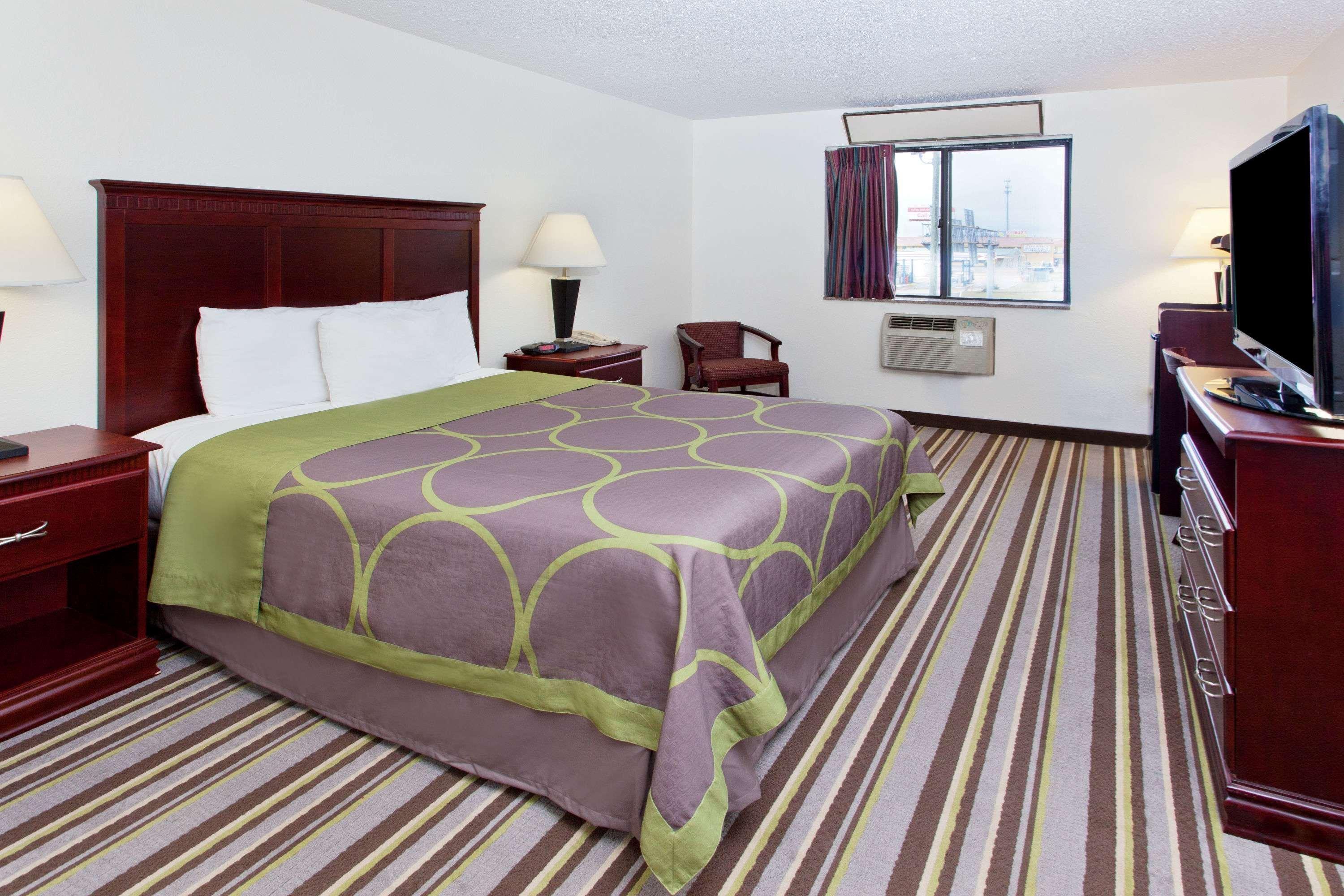 Super 8 By Wyndham Tuscaloosa Hotell Exteriör bild