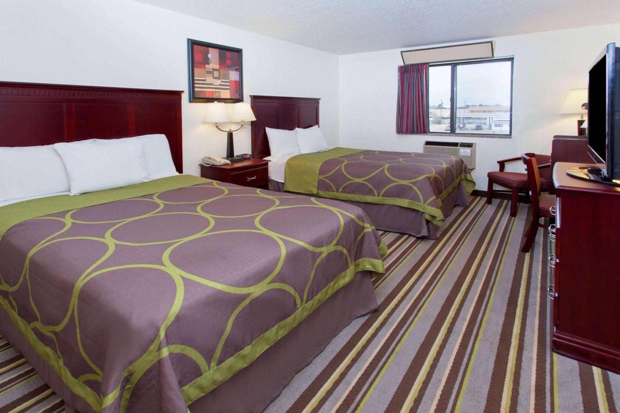 Super 8 By Wyndham Tuscaloosa Hotell Exteriör bild