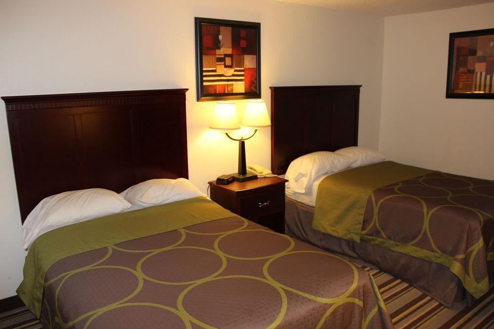 Super 8 By Wyndham Tuscaloosa Hotell Exteriör bild